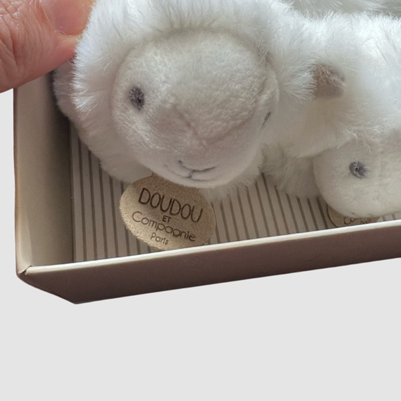 Doudou et Compangnie Fluffy Lamb Baby Booties White & Beige, NIB - Size Newborn - Picture 2 of 6